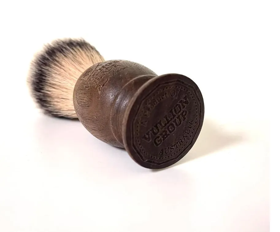 Vikings Blade Rustic Walnut rakborste valnöt syntet