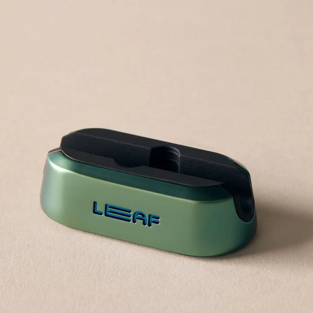 LEAF Shave Dermaplaner rakställ metall Prism