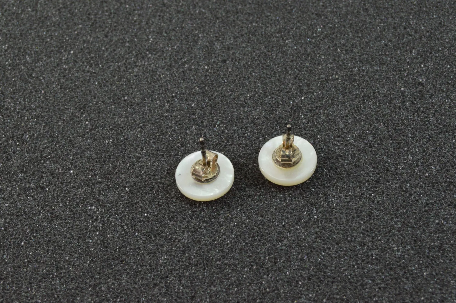 Dr. Dittmar Rondell stickörhängen pärlemor 12 mm
