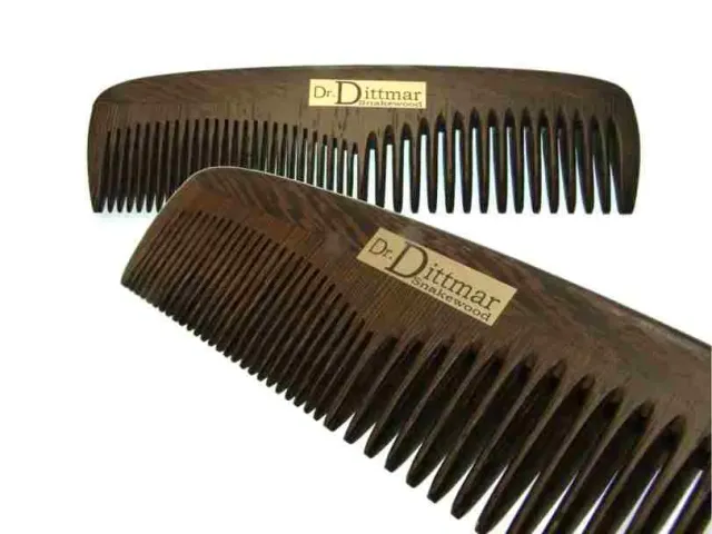 Dr. Dittmar frisörkam ormeträ grov/fin 145 mm