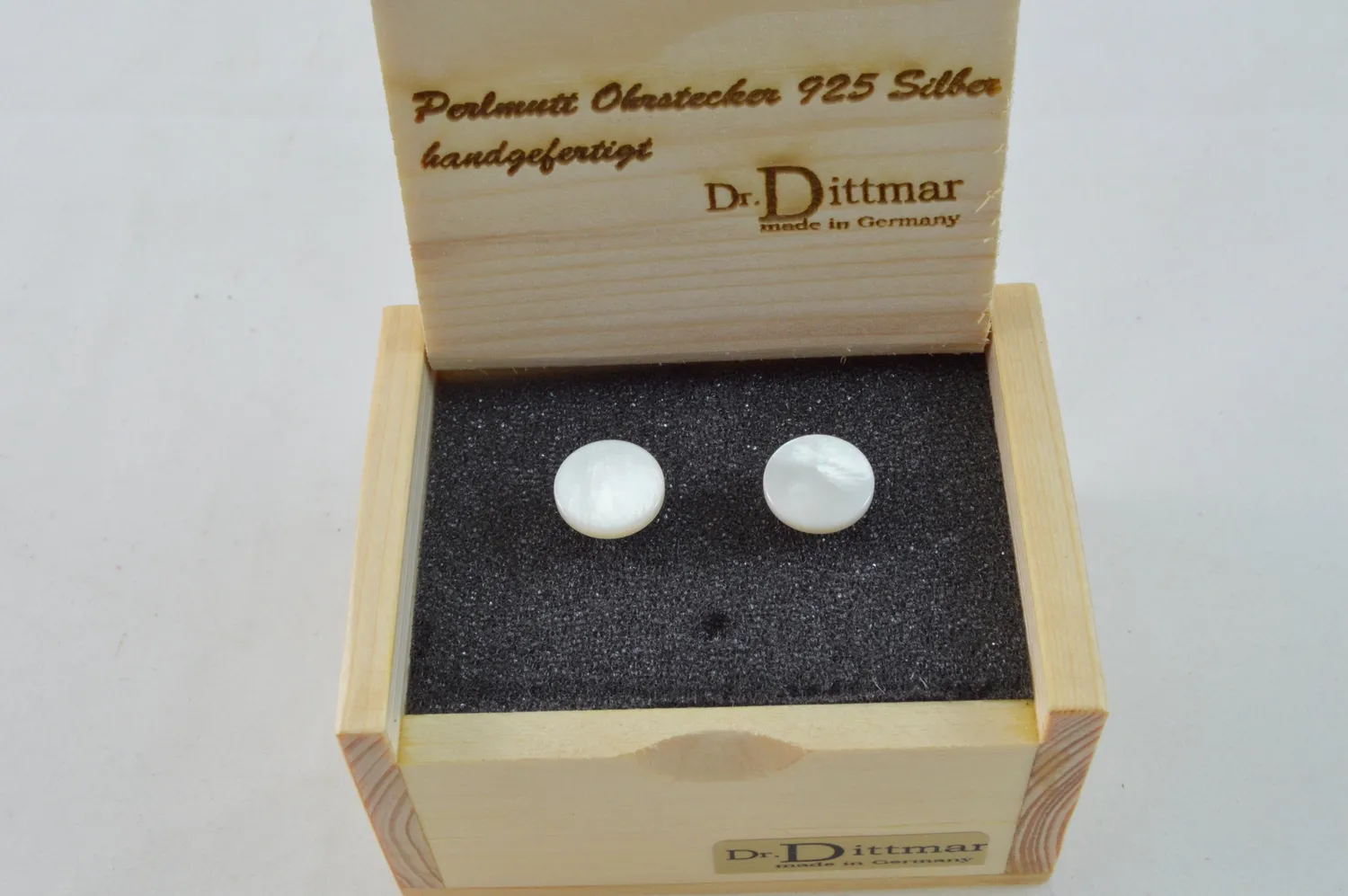 Dr. Dittmar Rondell stickörhängen pärlemor 12 mm