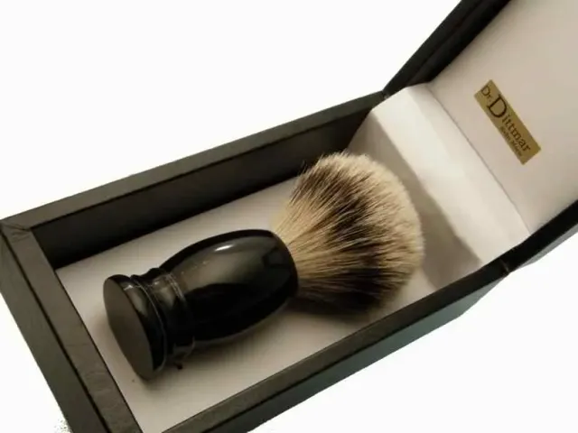 Dr. Dittmar rakborste silvertip horn lång