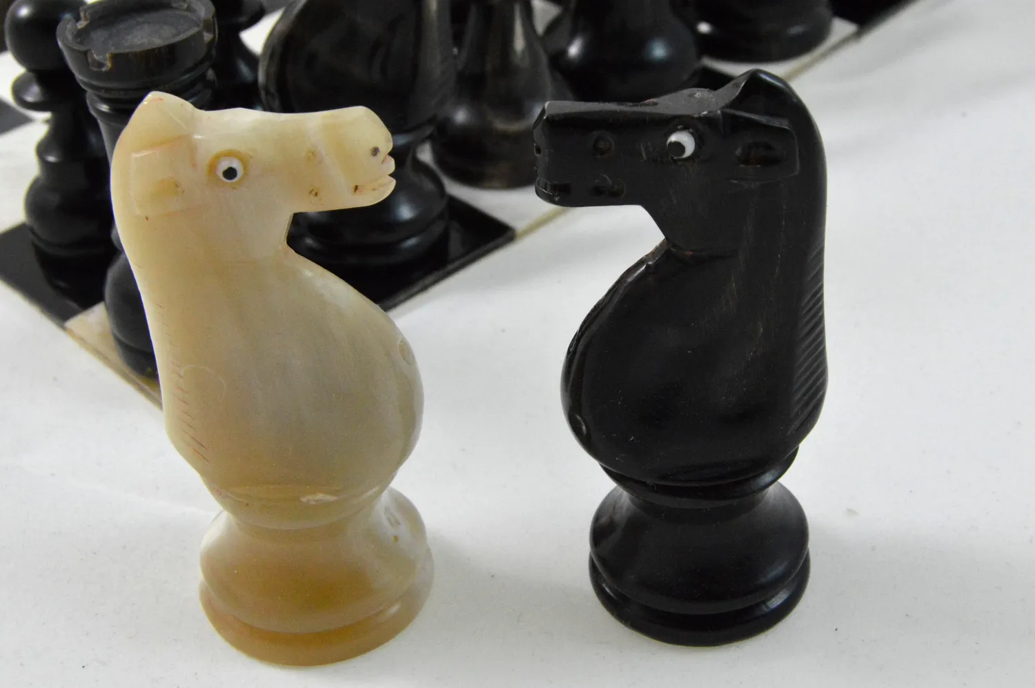 Dr Dittmar Schackpjeser Äkta Horn 32-pack Handgjorda