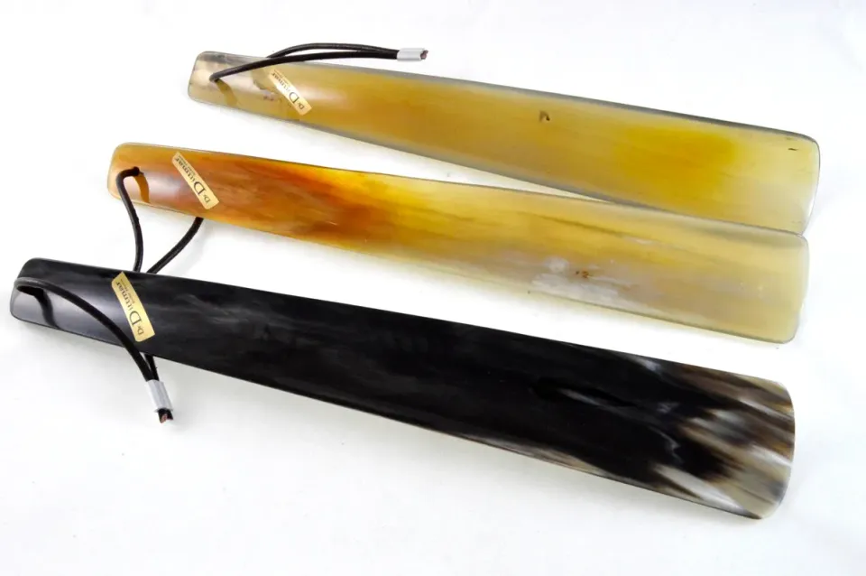 Dr. Dittmar skohorn äkta horn 30 cm läderögla