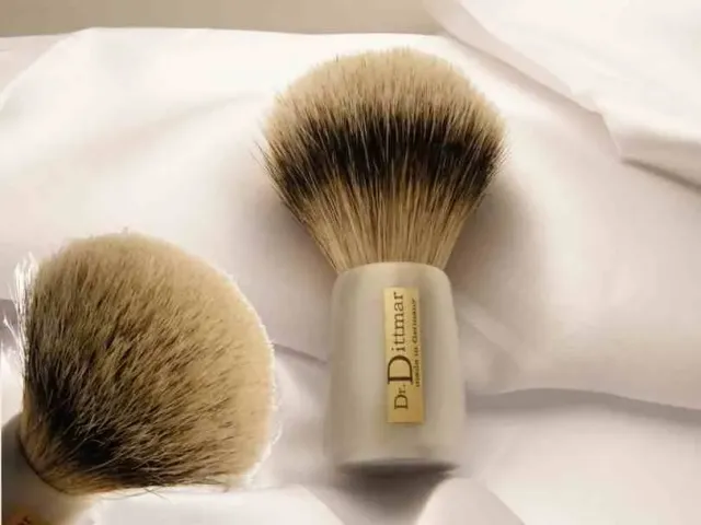 Dr. Dittmar rakborste marmor silvertip 23 mm med ställ
