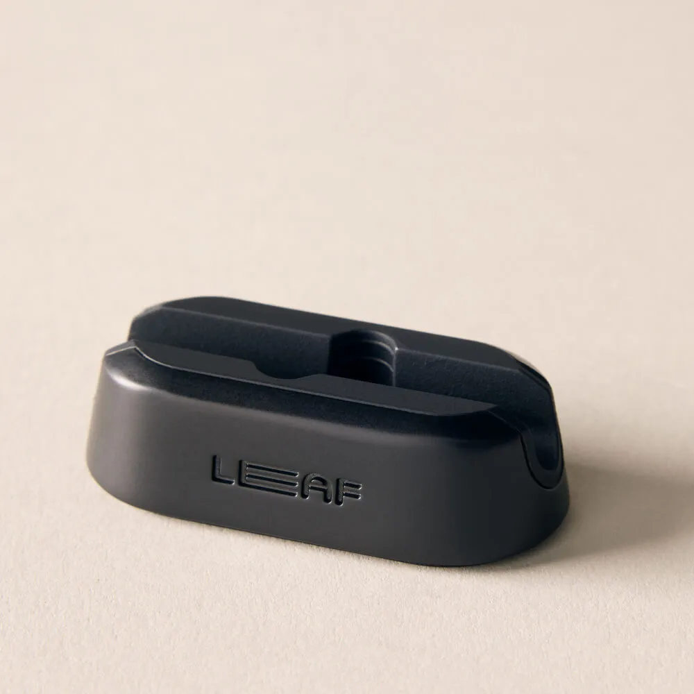 LEAF Shave Dermaplaner rakställ metall Prism