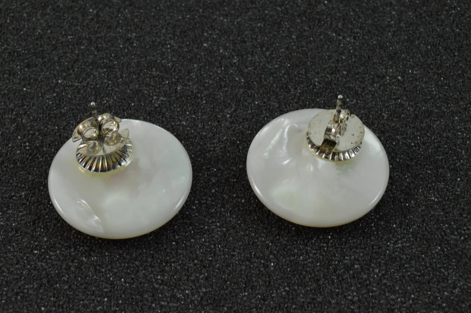 Dr. Dittmar Rondell örhängen pärlemor 12 mm silver
