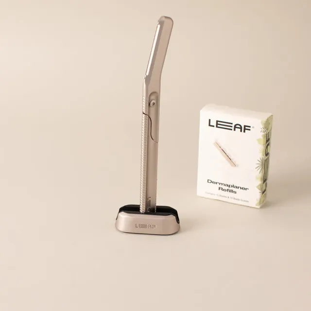 LEAF Dermaplaner Kit ansiktsrakhyvel Silver